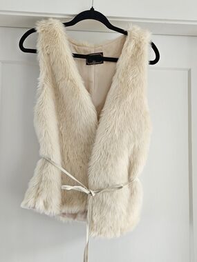 Love Tree Faux Fur Cream Vest With Tie Waist Size Small